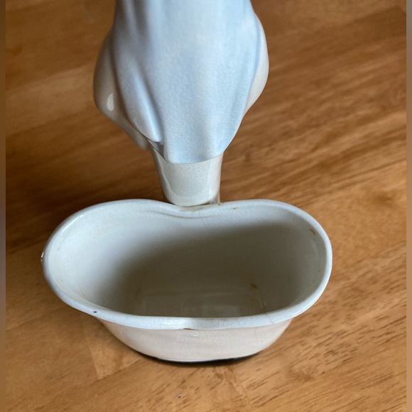 Vintage ceramic Mary and baby Jesus planter - Picture 5 of 9